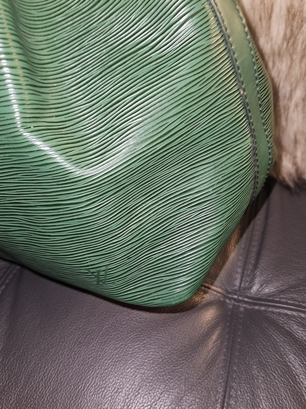Louis Vuitton Epi Drawstrung Bucket Bag - Picture 5 of 10